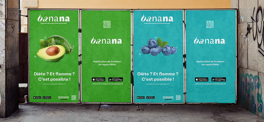 ockup d'affiches publicitaires abribus (bus shelter) pour Banana. À gauche : affiche verte minimaliste avec avocat et slogan "DIÈTE ? ET FLEMME ?". À droite : affiche bleue avec myrtilles et logo Banana Nutrition & Fitness. Identité visuelle par Léo Simsolo.