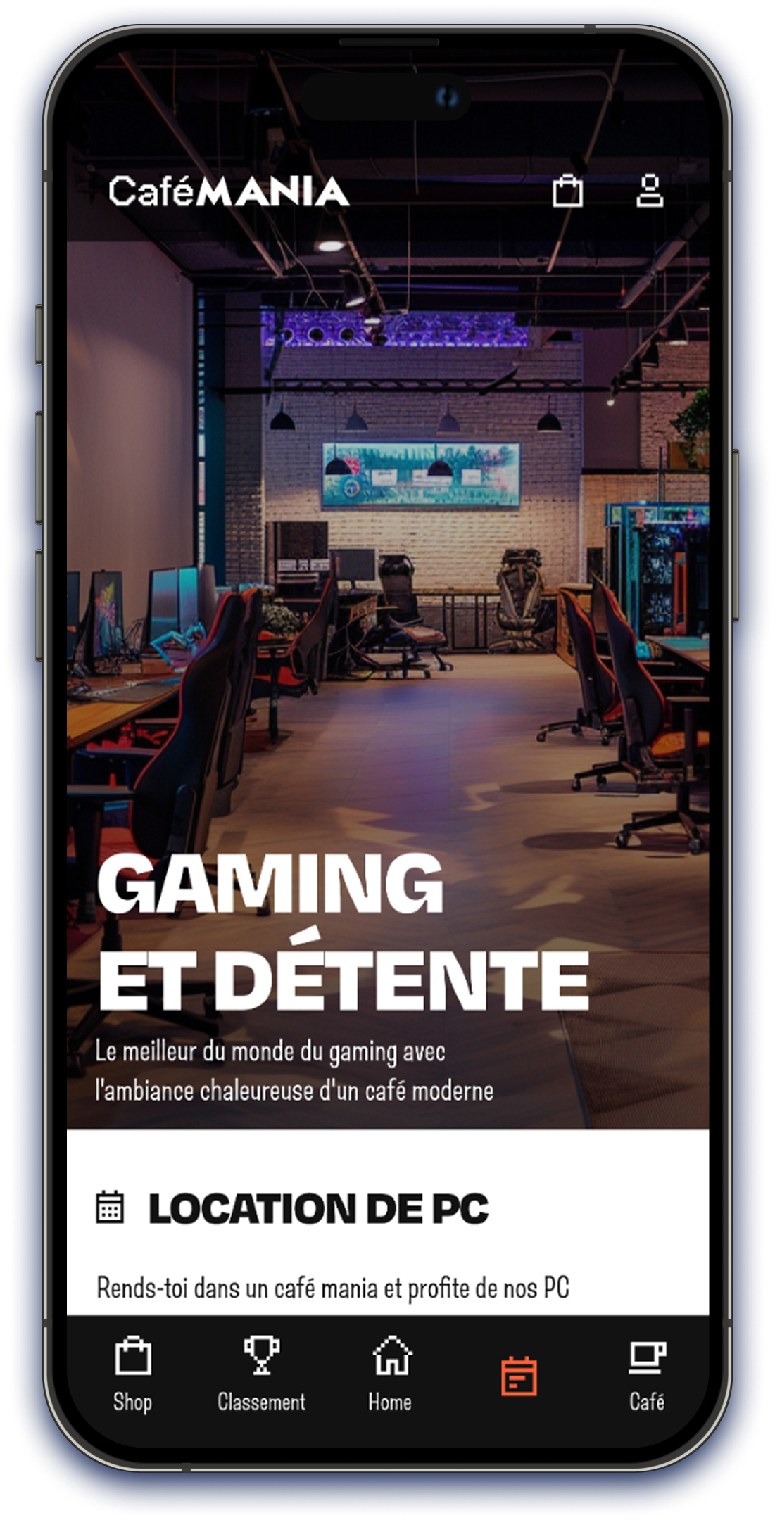 Design d'interface mobile CaféMANIA présentant l'espace de location de PC et l'ambiance gaming du cybercafé, style épuré.