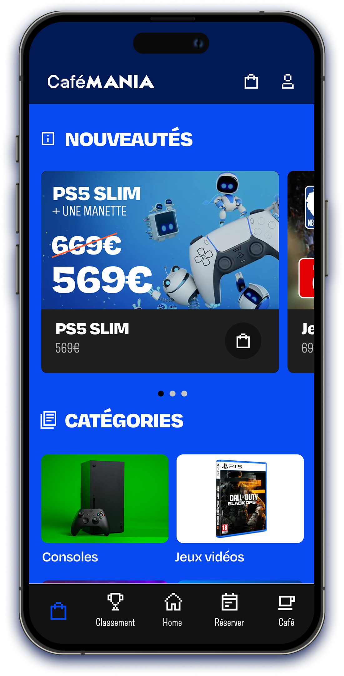 Design de la section e-commerce de l'application CaféMANIA présentant des promotions sur la PS5 Slim et les catégories consoles et jeux vidéo.
