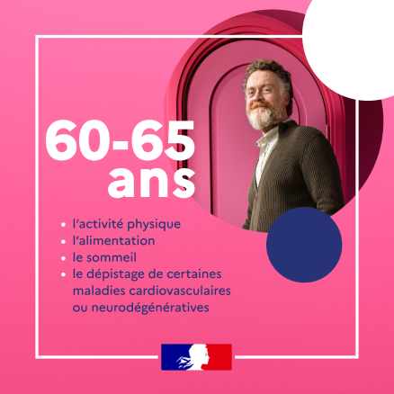 Post Instagram Mon Bilan Prévention pour les 60-65 ans sur fond rose. Focus sur l'alimentation, le sommeil et les dépistages de maladies cardiovasculaires ou neurodégénératives. Portrait inclus.