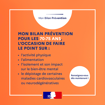 Affiche digitale pour la campagne Mon Bilan Prévention (70-75 ans) sur fond orange. Met en avant l'activité physique, l'isolement et le bien-être mental. Portrait et logos governmentaux.